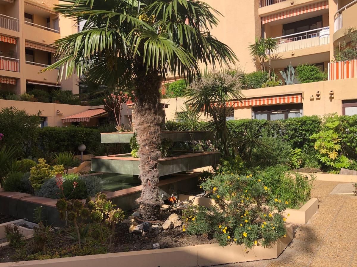 Un Grand Studio Face Au Port De Santa Lucia Saint-Raphael  Ngoại thất bức ảnh